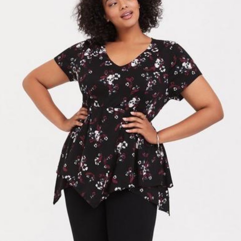 Torrid skull hanky hem top